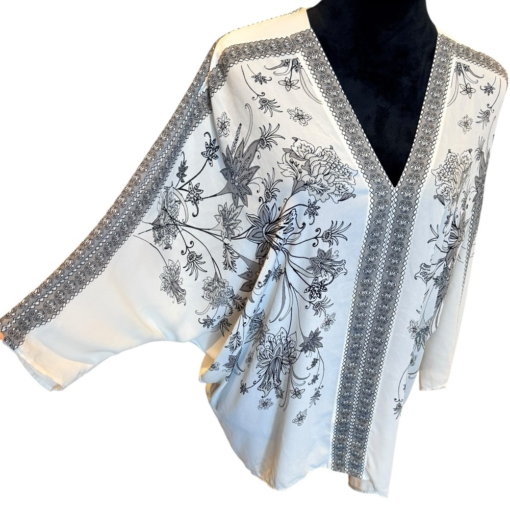 Rose & Olive Black and White Floral V-Neck Blouse